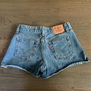 Levis’ high waisted shorts